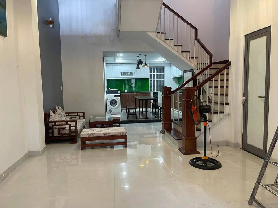 Nhà cho thuê 2 tầng đường Đặng Huy Tá, quận Liên Chiểu - Full nội thất, vào ở ngay!