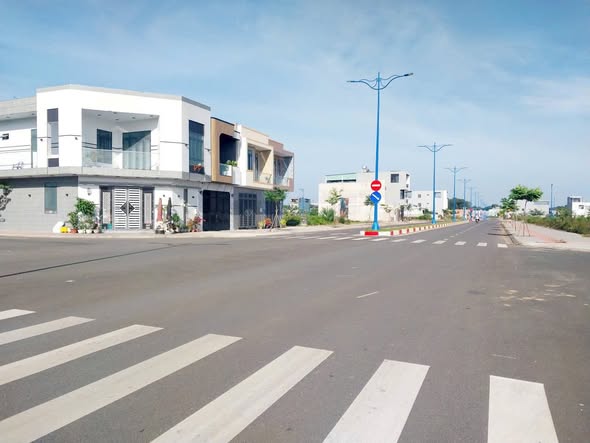 Đất 2 mặt tiền Lan Anh 1, phường Tam Long, Bà Rịa - Vũng Tàu, 122m² giá 2.65 tỷ - Cơ hội đầu tư tuyệt vời!