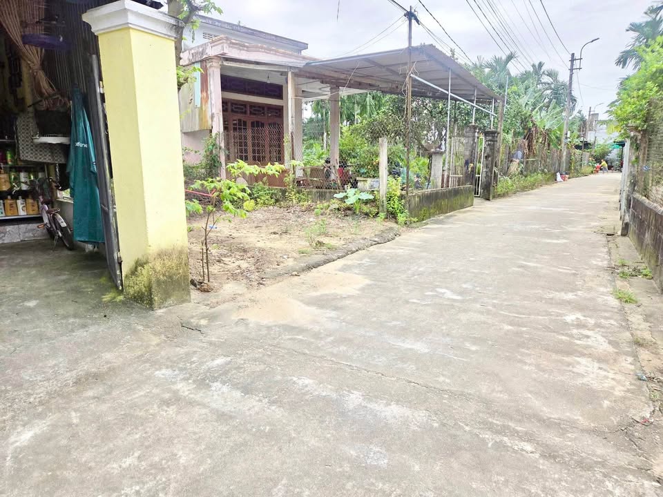 Đất hẻm ô tô Quảng Phú 140m² giá 900 triệu - Bán gấp!