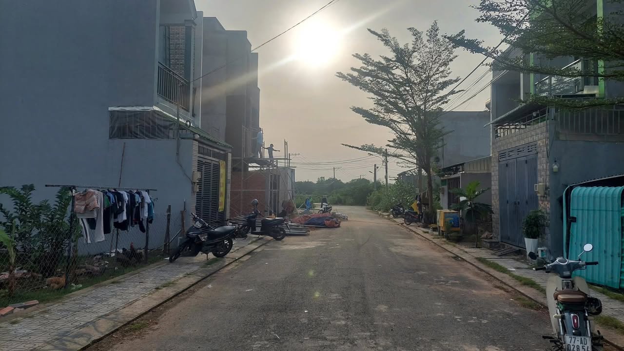 Lô đất vuông vức đường Số 8 phường Long Phước 56m² giá chỉ 2.45 tỷ - Cơ hội đầu tư hấp dẫn!