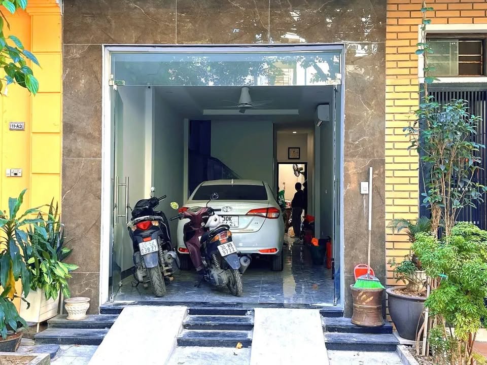 Nhà phố Ngọc Khánh, Ba Đình, 51m² giá 19.9 tỷ - Nhà mới đẹp, ô tô vào nhà!