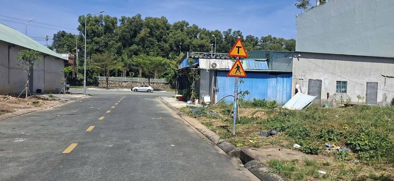 Nhà cấp 4 đường số 14, Uyên Hưng, Tân Uyên 100m² giá 2.5 tỷ - Sổ hồng chính chủ!