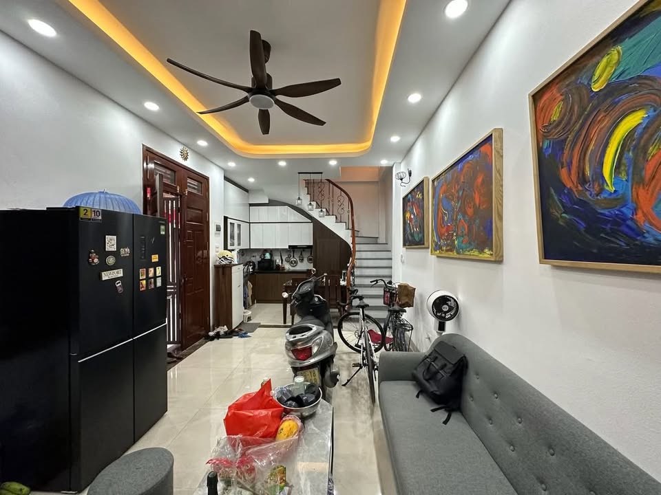 Bán nhà mặt tiền Đê La Thành, Ba Đình 40m² giá 11.5 tỷ - Kinh doanh tốt, lô góc đẹp!