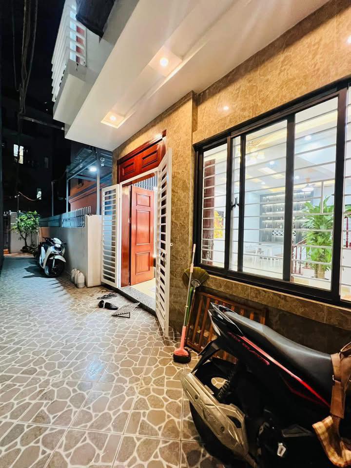 Nhà bán Bạch Mai, Hai Bà Trưng 42m² giá 7 tỷ - Vị trí trung tâm, tiện ích đầy đủ!