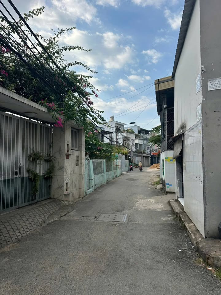 Nhà cấp 4 cho thuê hẻm xe tải Đ. Tăng Nhơn Phú, Quận 9 - Sẵn sàng vào ở!