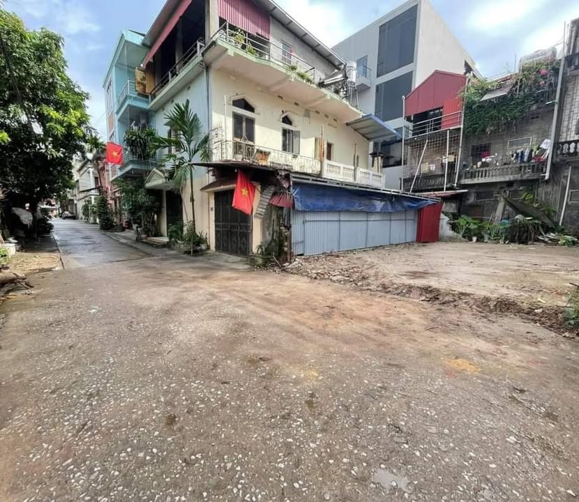 Bán nhà 2 tầng tại đường Lương Ngọc Quyến, Thái Nguyên 132m² - Vị trí thuận lợi, ô tô tránh nhau thoải mái!