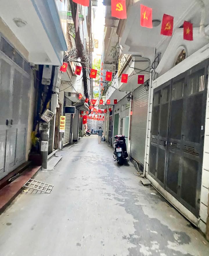 Nhà Láng Hạ 24m² giá thỏa thuận - Lô góc, ô tô tránh nhau!