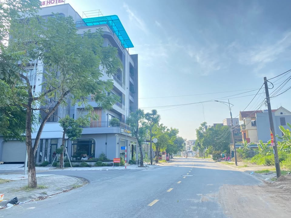 Đất nền lô góc mặt đường Trịnh Đình Cửu, Châu Sơn, 180m² - Giá thương lượng hấp dẫn!