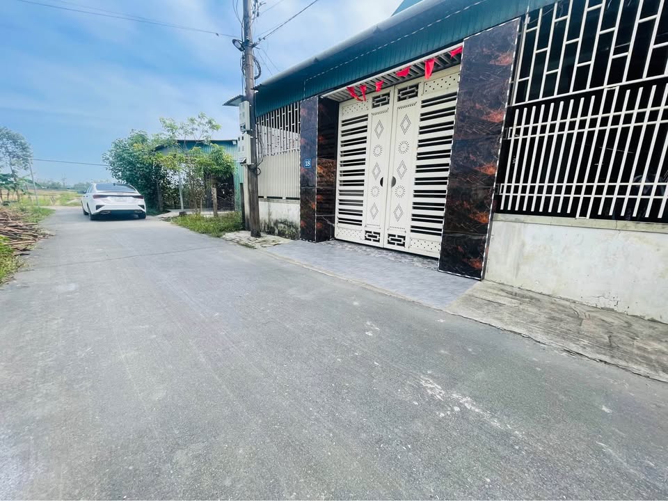 Nhà kiên cố 180m² tại phường Văn Yên, Hà Tĩnh - Giá chỉ 3.9 tỷ, sẵn sàng giao dịch!