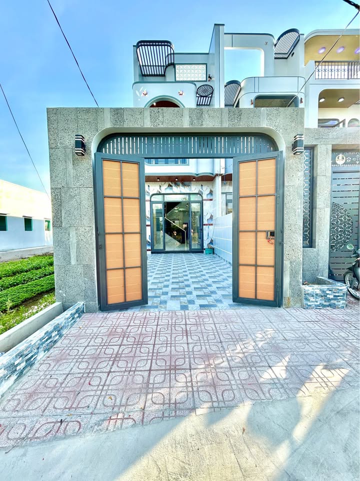 Nhà Mặt Tiền Đường Long Khánh, Cần Giuộc, 120m² giá 3.15 tỷ - Sổ hồng riêng, thương lượng!