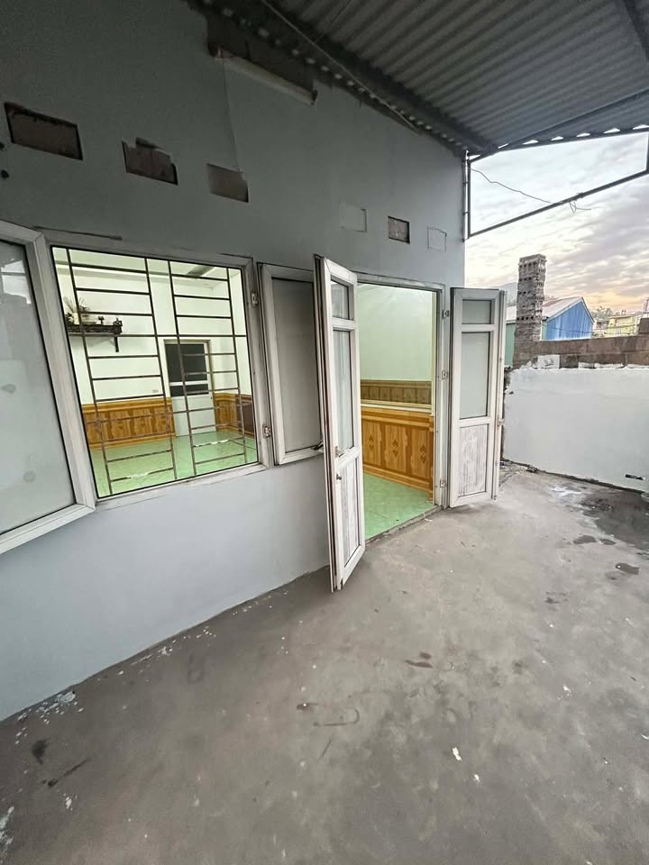 Nhà bán Quang Hanh 70m² giá 300 triệu - Giao thông thuận tiện, gần trường, gần chợ!