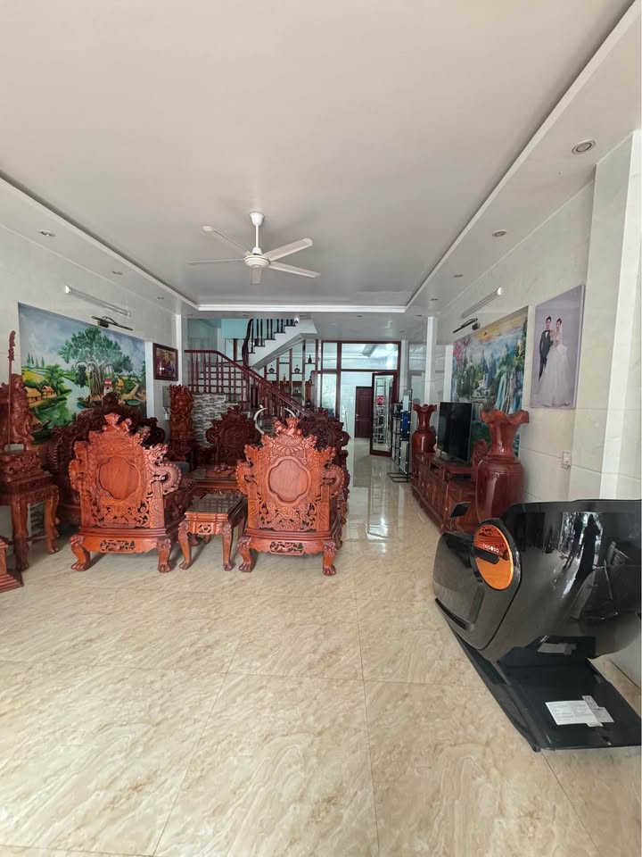 Nhà 4 tầng Yết Kiêu, Hạ Long 82.5m² giá 8 tỷ - Tiềm năng kinh doanh lớn!