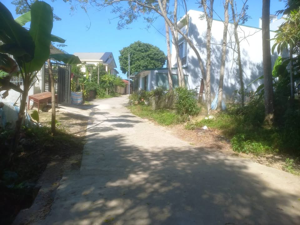 Đất nền Ỷ La Tuyên Quang 210m² giá 2 tỷ - Khu dân cư đông đúc!