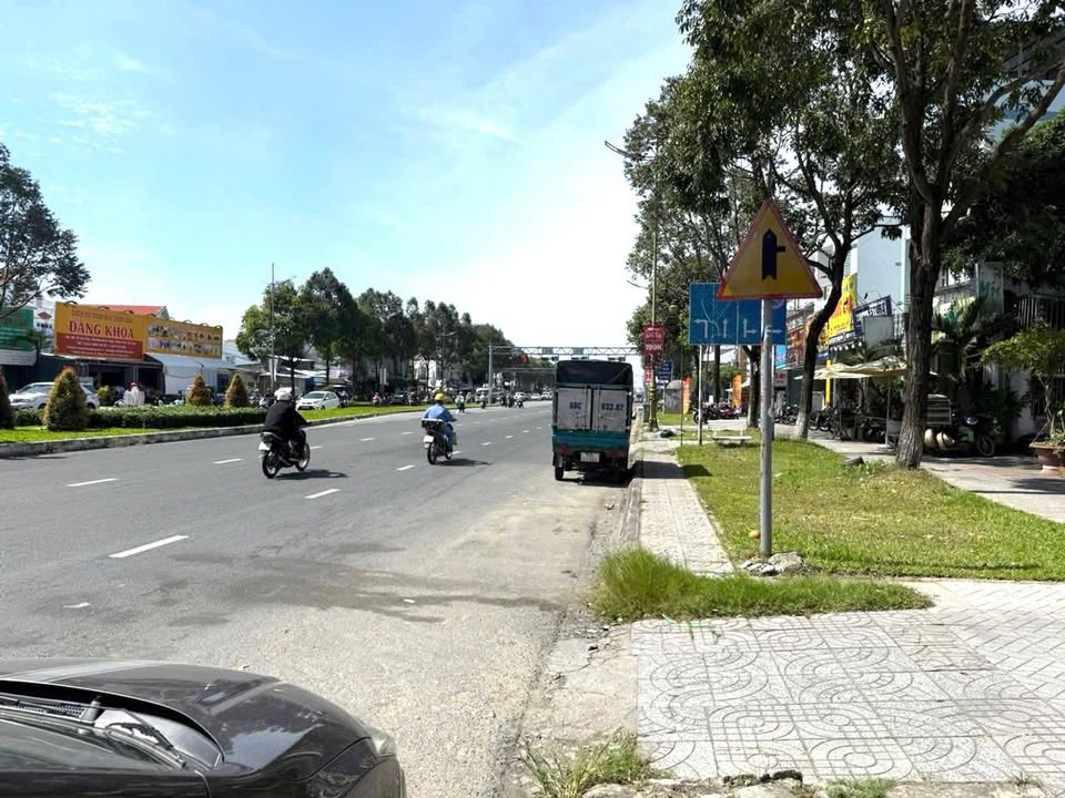 Bán gấp Nhà mặt tiền đường Võ Văn Kiệt, Cần Thơ 171m² giá 18 tỷ - Kinh doanh thuận lợi!