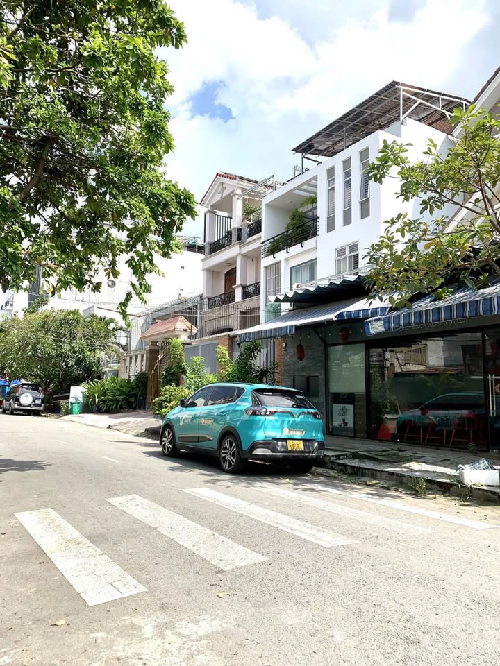 Nhà mặt tiền đường 43, quận 7, 180.4m² giá 35 tỷ - Sổ hồng chính chủ!