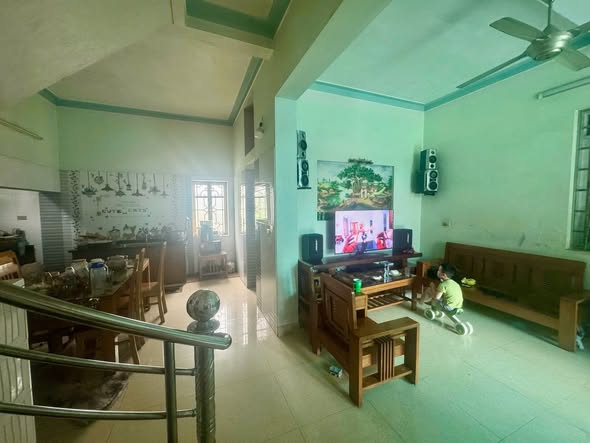 Nhà Cẩm Đông 109m² giá 2 tỷ - Sân để xe rộng rãi, phòng ngủ tầng 1!