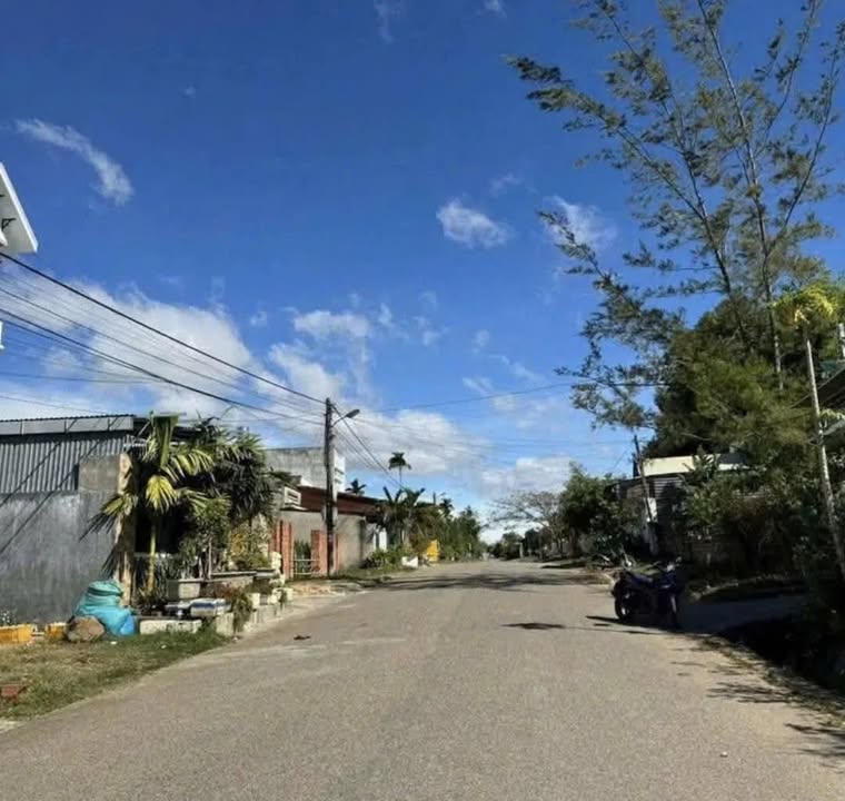 Đất mặt tiền Lê Thị Hồng Gấm, Kon Tum 190m² - Đường nhựa rộng, dân cư đông đúc!