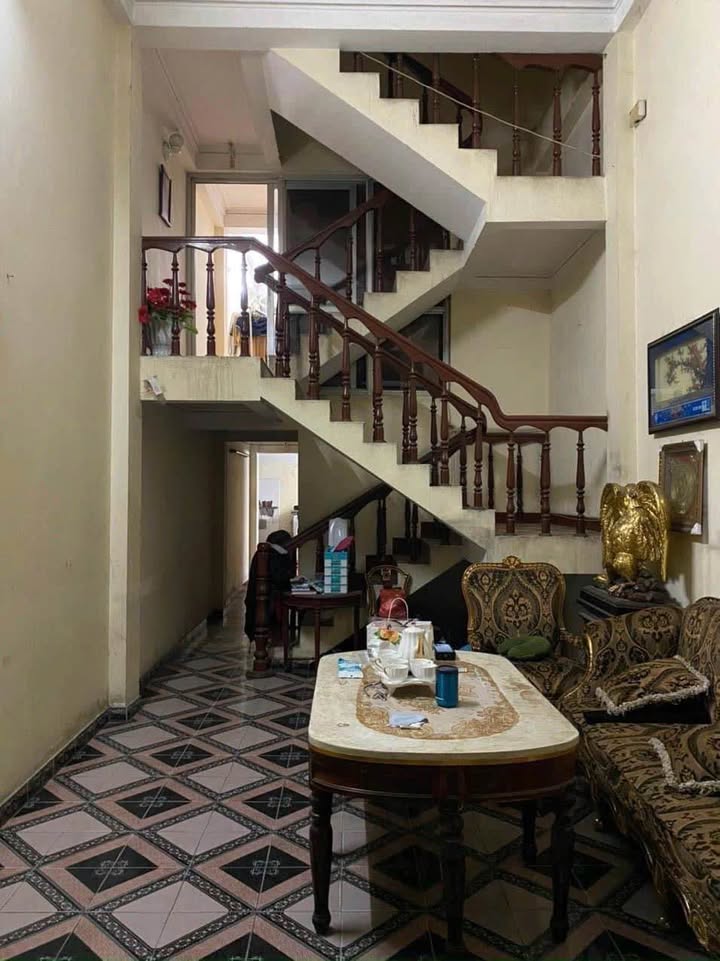 Nhà 2 tầng Dốc Giao Thông Hạ Long 84m² giá 2 tỷ - Ô tô đỗ thoải mái!