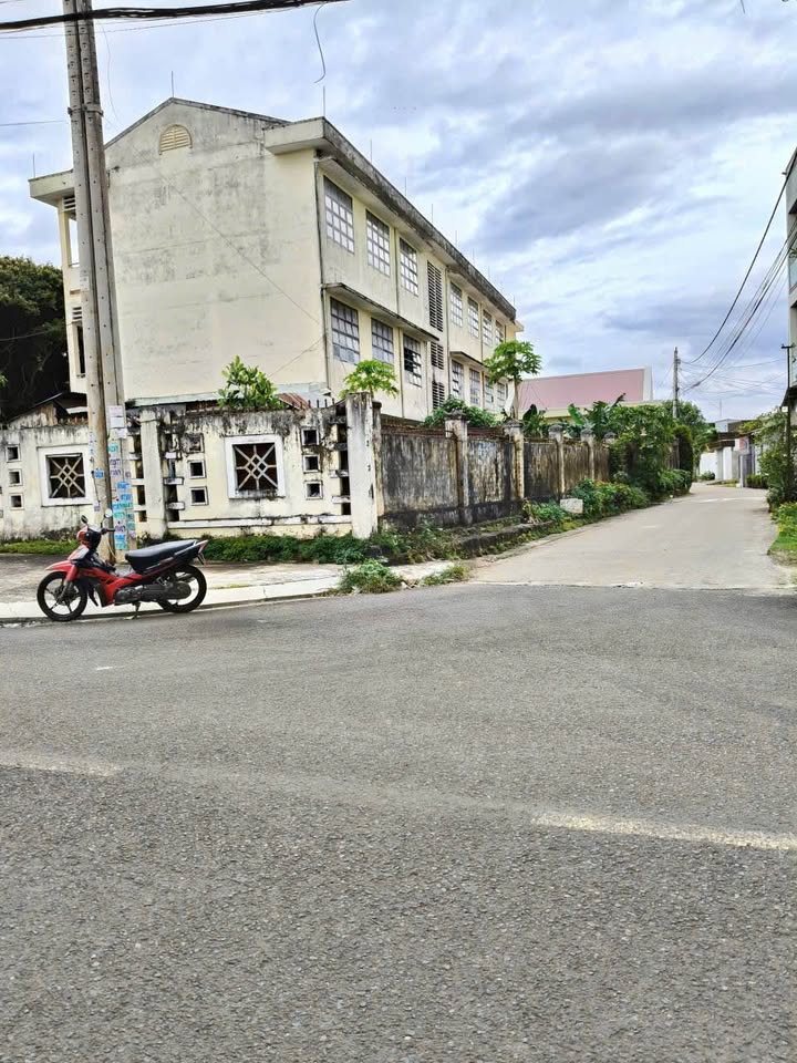 Nhà phố Thống Nhất, Pleiku 100m² giá 2.15 tỷ - Gần trường học tiện lợi!