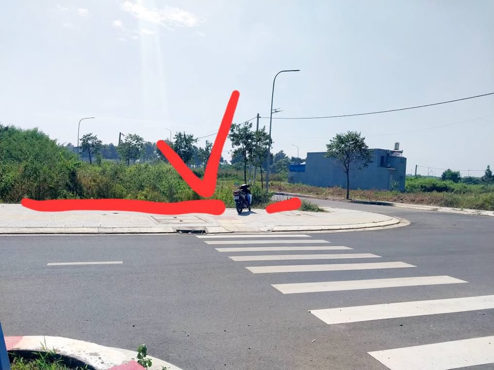 Đất nền lô góc 2 mặt tiền đường Lan Anh, Hòa Long, 231m² giá 4.95 tỷ - Cơ hội đầu tư tuyệt vời!