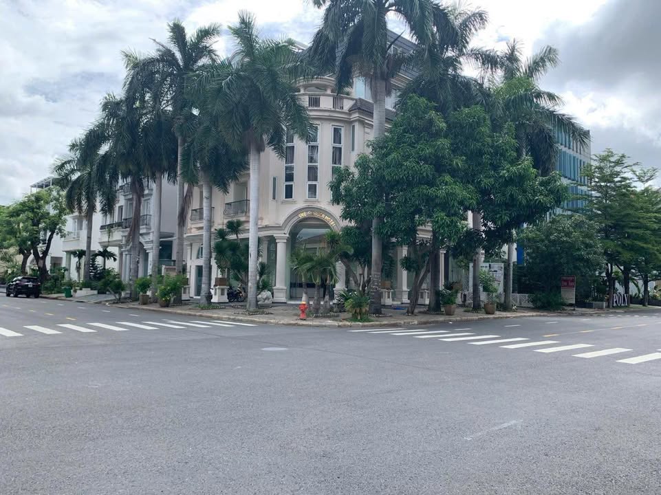 Tòa nhà góc 2 mặt tiền Đại Lộ Tân Phú, Quận 7 - Đầu tư sinh lời 200 triệu/tháng!