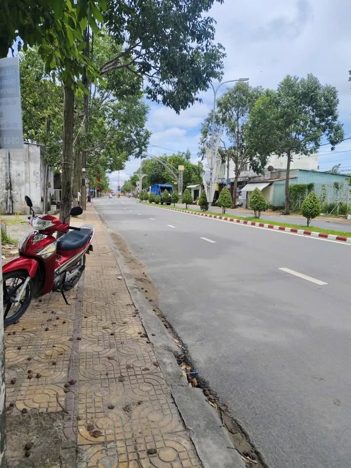 FrontHouse mặt tiền đường Nguyễn Huệ, Vĩnh Châu, 50m² - Giá chỉ 900 triệu!