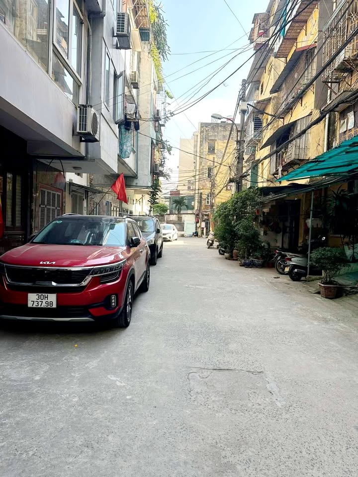 Bán nhà tập thể Nghĩa Tân Cầu Giấy 32m² giá 5.85 tỷ - Sổ đỏ chính chủ, ô tô đỗ cửa!