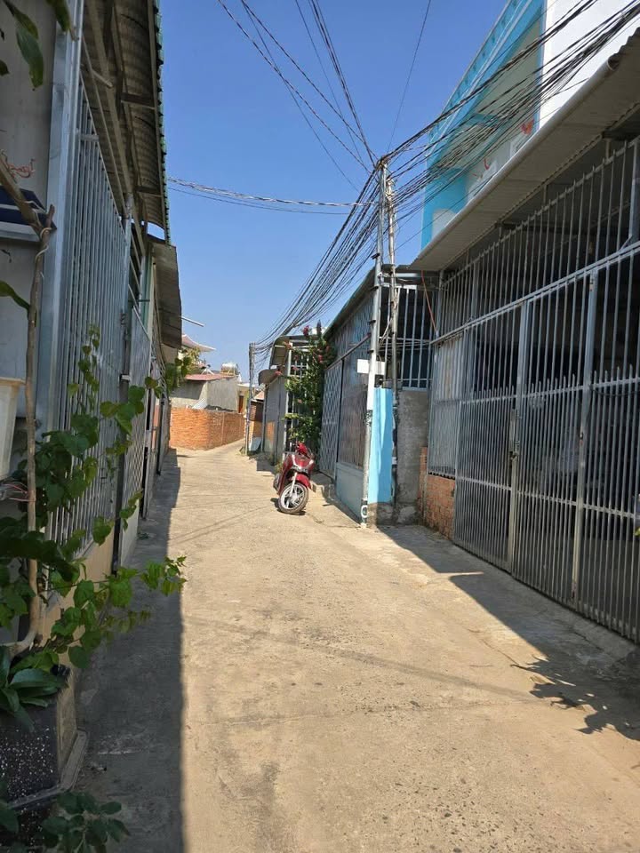 Nhà cấp 4 đường Nguyễn Bá Ngọc, Đức Trọng, 65m² giá 1.35 tỷ - Chính chủ bán gấp!