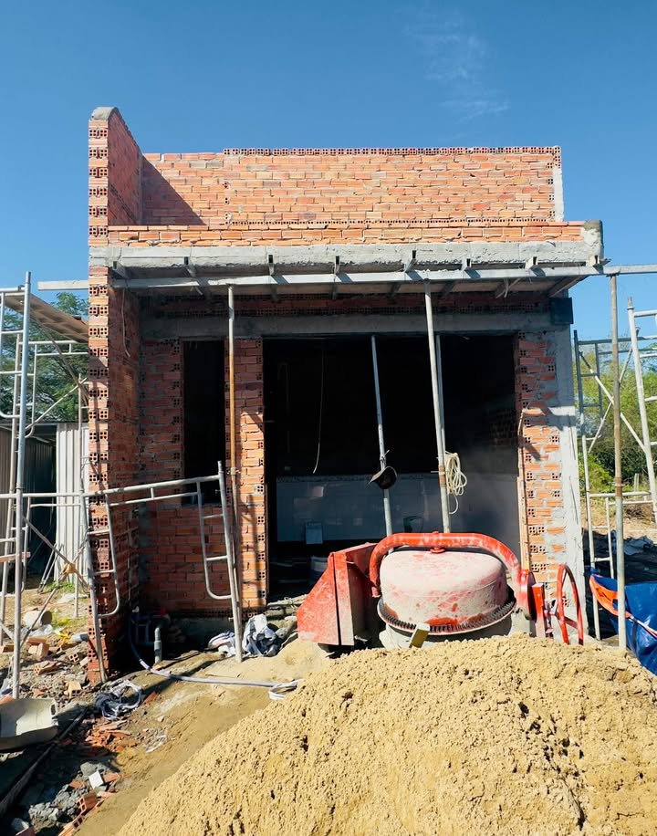 Nhà cấp 4 hiện đại tại Đức Hòa Đông 100m² giá 1.75 tỷ - Giao nhà trong 10 ngày!