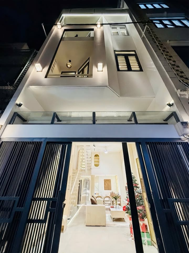 Nhà riêng Quận 3 44m² giá 10 tỷ - Thiết kế lệch tầng sang trọng, full nội thất
