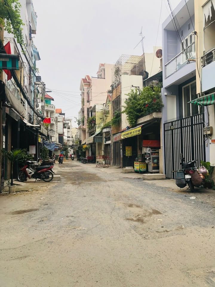 Nhà bán P13, Quận 10 - Hẻm ô tô, 40m² chỉ 6.85 tỷ - Sẵn sàng vào ở ngay!