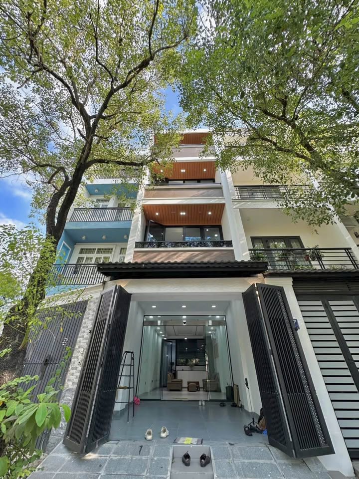 FrontHouse Quận 7 72m² giá 18.5 tỷ - Thiết kế sang trọng với thang máy nhập khẩu!