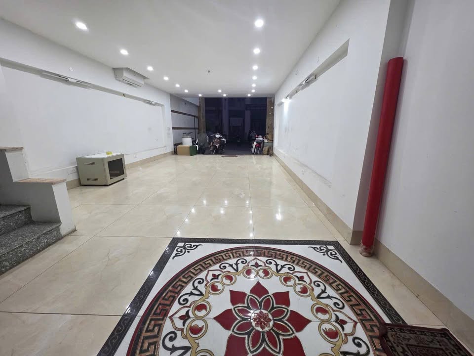Cho thuê mặt bằng kinh doanh tại Long Biên 75m² - Vị trí đẹp, thích hợp làm văn phòng!