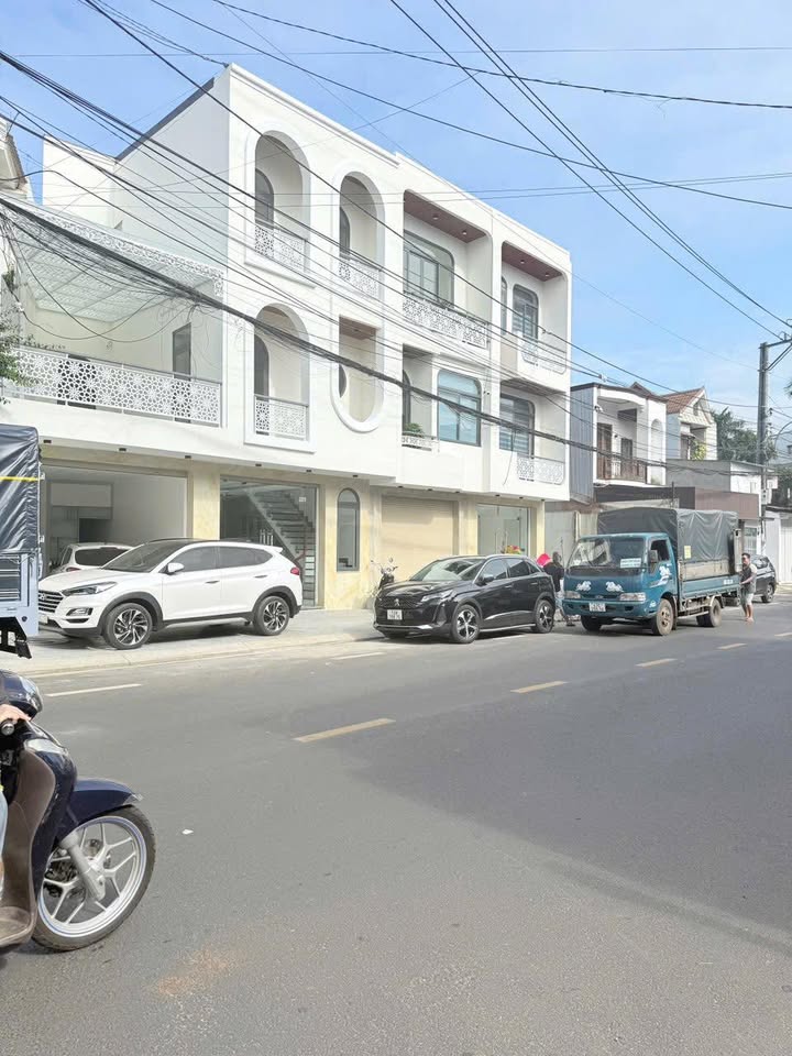 Nhà mặt tiền Hùng Vương Buôn Ma Thuột 120m² giá 8.5 tỷ - Thổ cư 100%