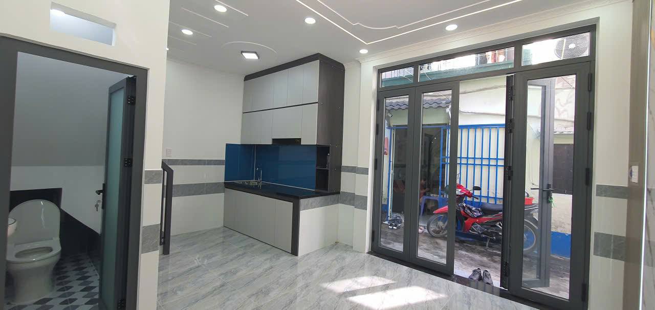 Nhà phố đường Lê Thị Riêng, quận 12, diện tích 5.5m², giá chỉ 2 tỷ - Nhà mới ở ngay!