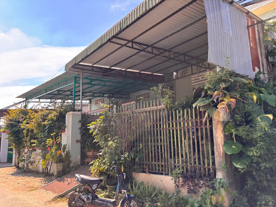 Nhà bán tại Liên Sơn Lắk 174m² giá 2 tỷ - Khu dân cư đông đúc, tiện nghi đầy đủ!