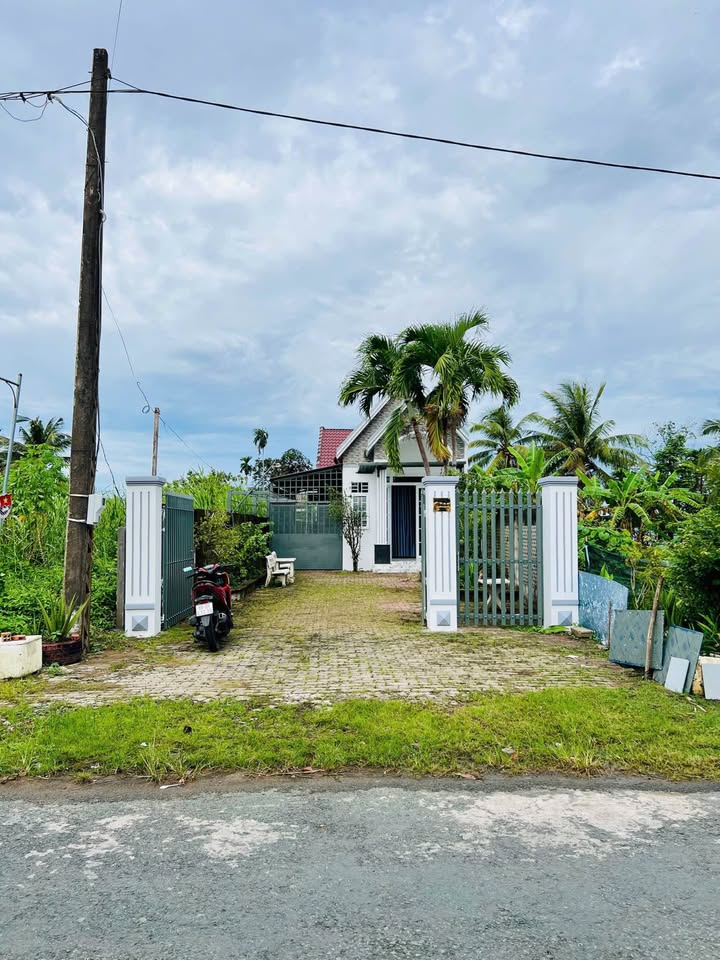 Nhà mặt tiền đường Nguyễn Chí Thanh, 262m² giá 3.5 tỷ - Sẵn sàng vào ở!