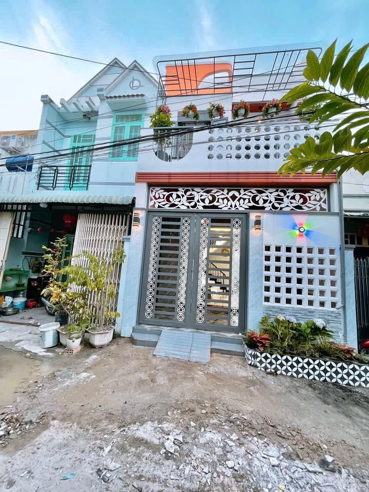 Nhà phố Cần Giuộc 75m² giá 2.49 tỷ - Bán gấp, đầy đủ nội thất!