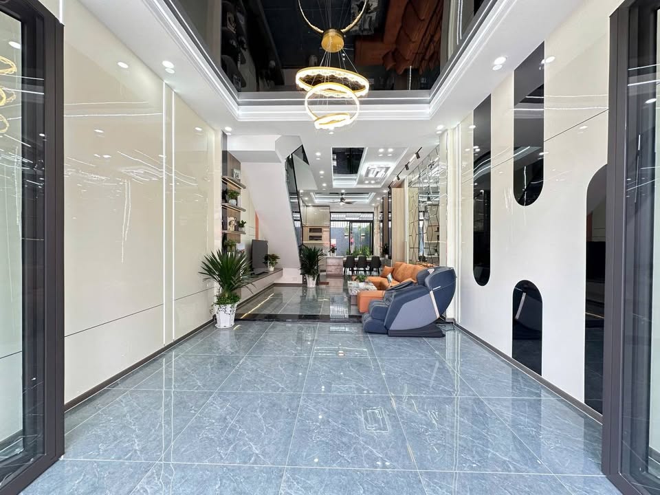 Nhà 1 trệt 2 lầu đường Bình Chuẩn 67.5m² giá 4.95 tỷ - Sổ hồng hoàn công!