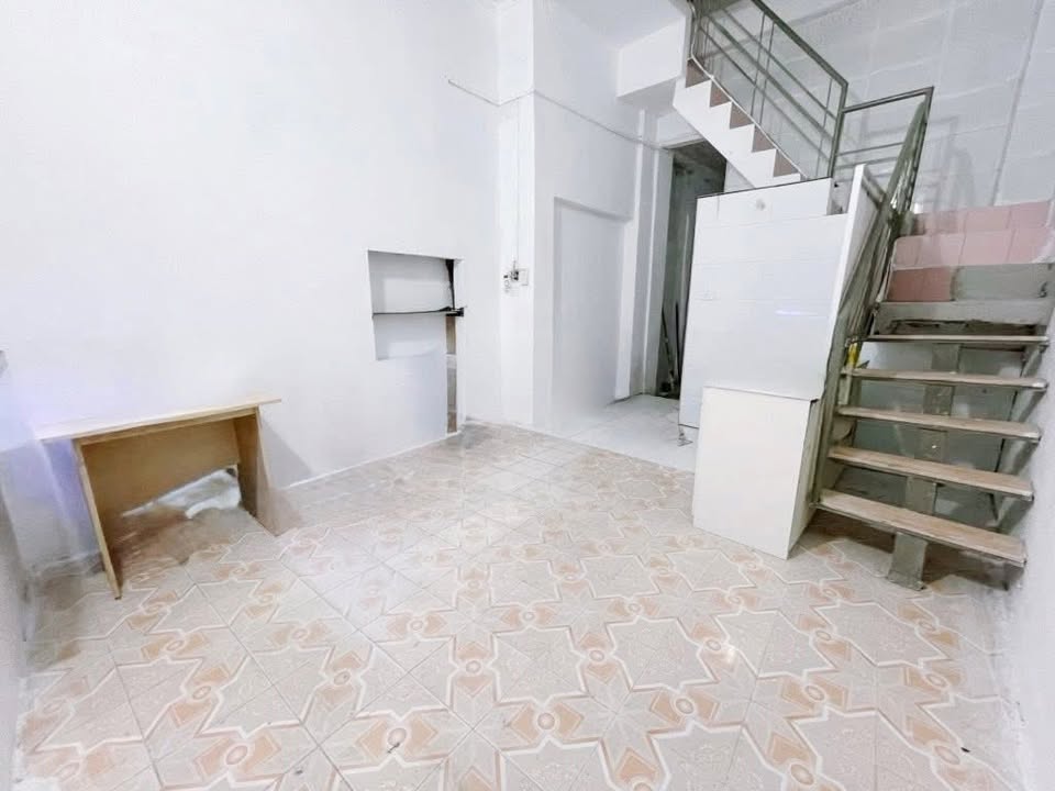 Nhà phố Hồng Hà, Đan Phượng, 29m² giá 3.9 tỷ - Sổ đỏ chính chủ, thuận tiện di chuyển!