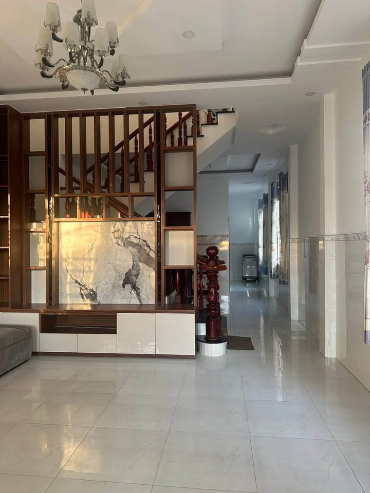 Nhà Phú Hòa Thủ Dầu Một 100m² giá 4 tỷ - Thiết kế hiện đại, sân ô tô