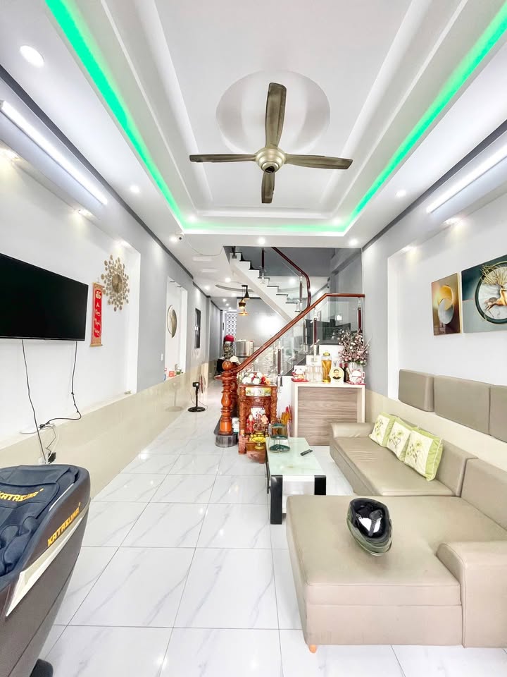 Nhà mặt tiền đường Nguyễn Công Trứ, Dĩ An 92m² giá 5 tỷ - Tiềm năng kinh doanh lớn!