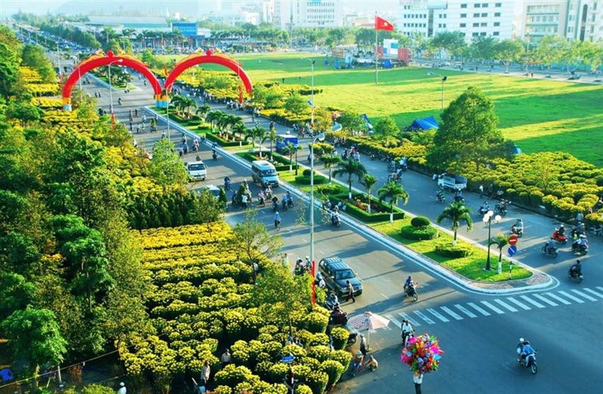 Bán nhà mặt tiền đường Phạm Hùng, Quy Nhơn 80m² giá 9.1 tỷ - Vị trí đắc địa gần sân bay!