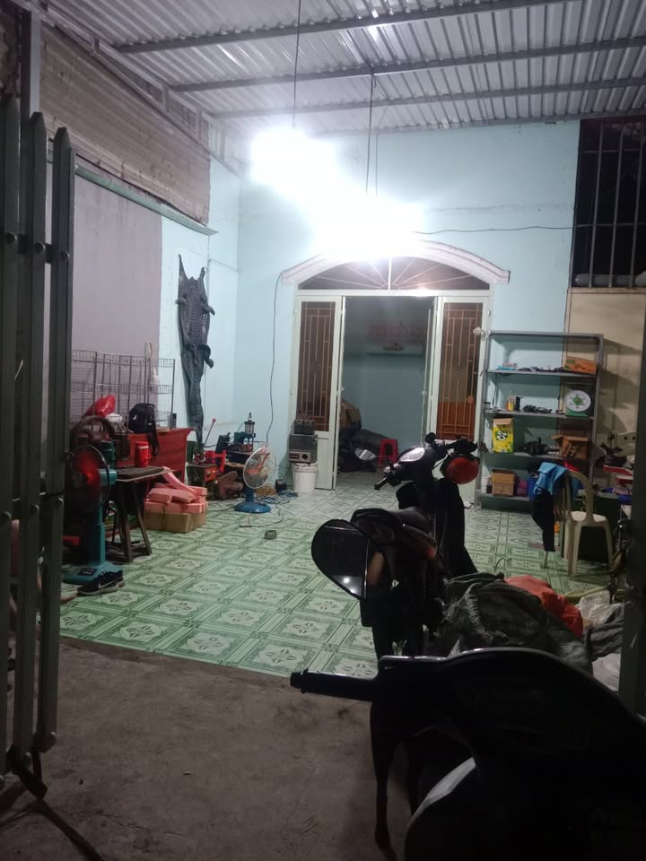 Nhà cho thuê tại đường Lê Văn Tiên, Dĩ An 100m² - Sân rộng thoáng mát chỉ 3.5 triệu!