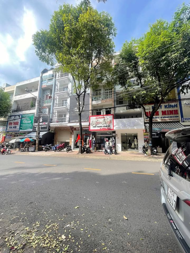 Nhà mặt tiền Quang Trung Buôn Ma Thuột 44m² giá 26 tỷ - Kinh doanh cực mạnh!