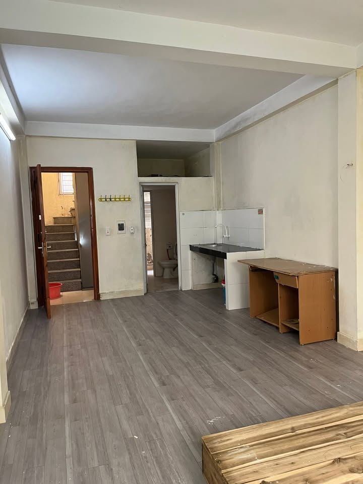 Phòng cho thuê Ngõ 5 Hoàng Quốc Việt, 33m² chỉ 3.5 triệu - Vào ở ngay!