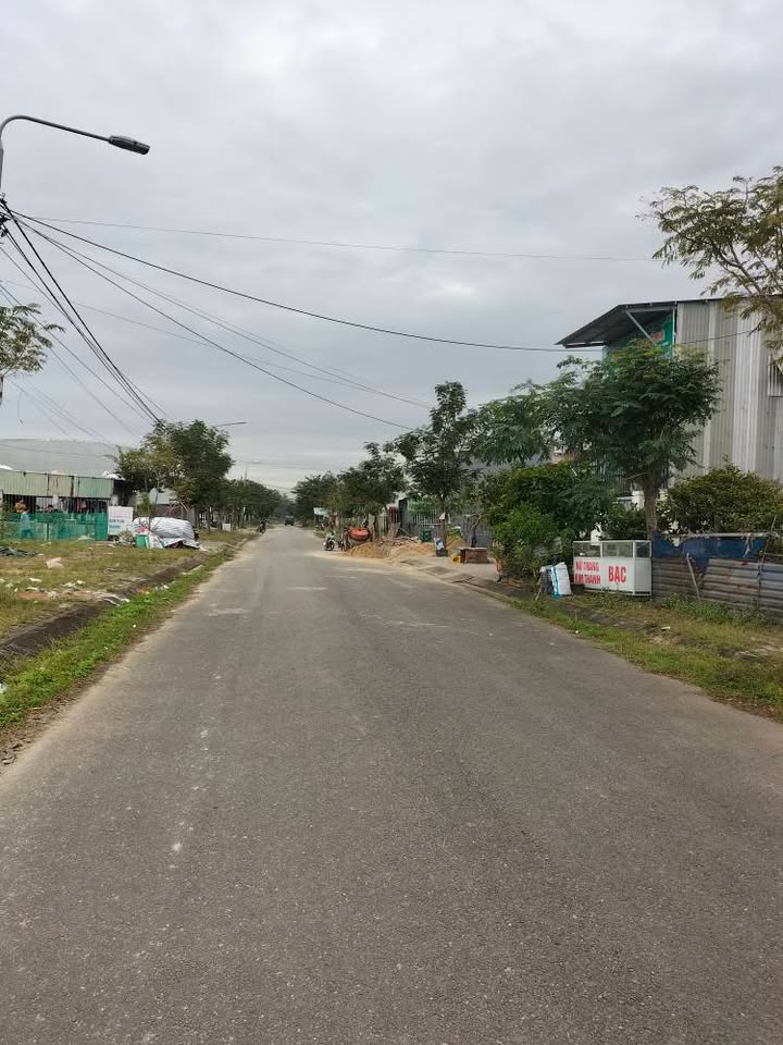 Lô đất KĐT số 9 Điện Ngọc 110m² giá 2 tỷ - Vị trí đắc địa gần chợ!