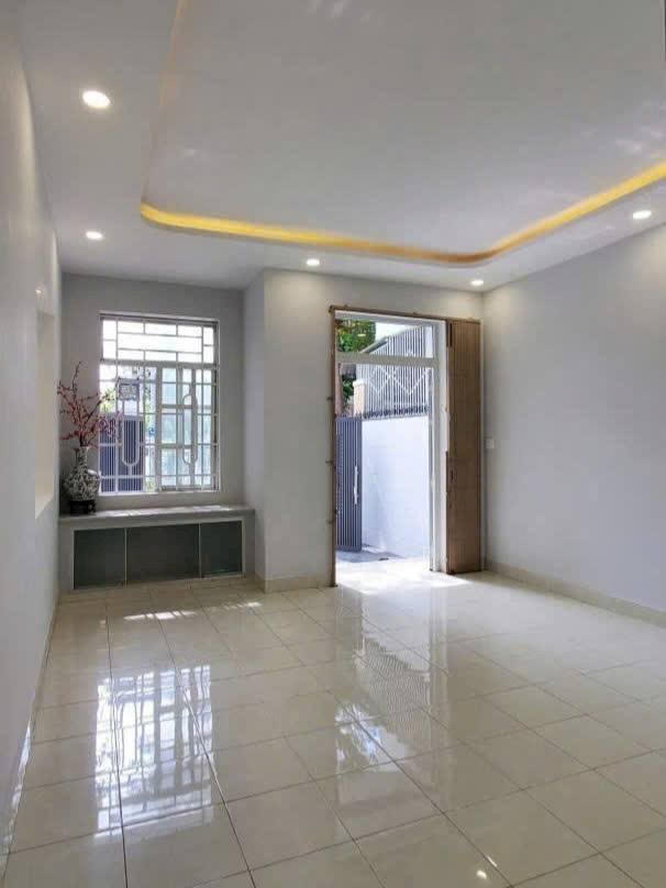 Nhà lầu Phan Văn Trị, Hàm Thắng, 100m², Giá 4.8 tỷ - Sổ đỏ chính chủ!