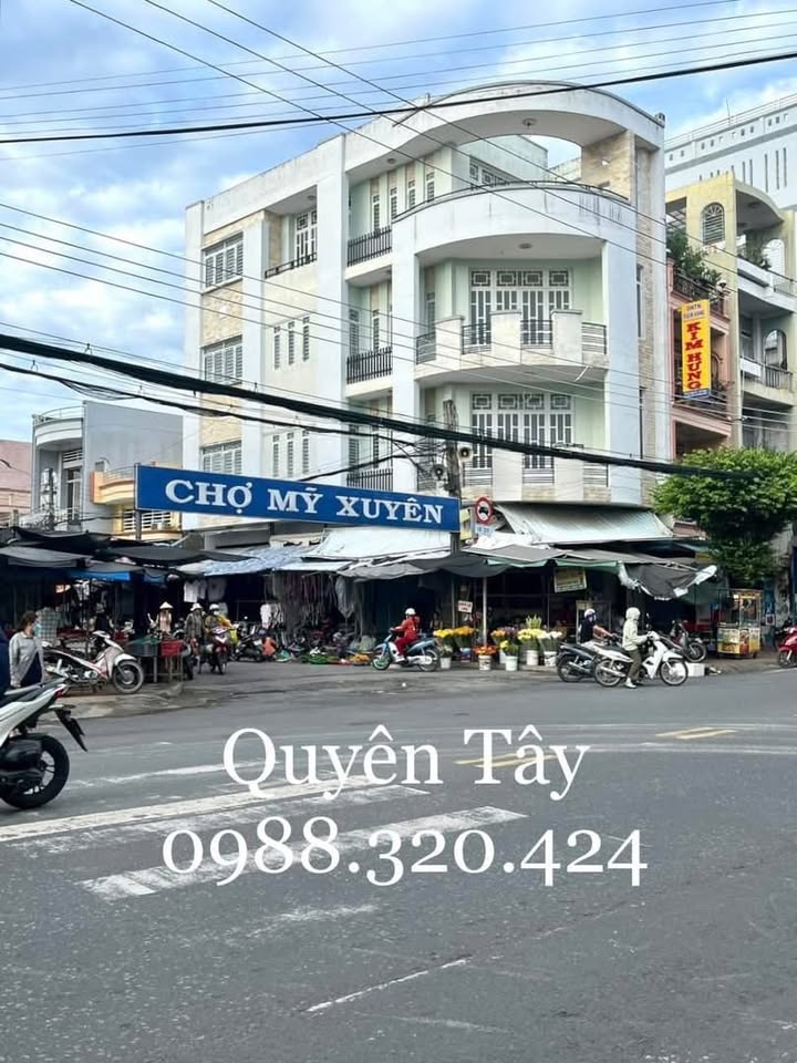 Nhà mặt tiền Hà Hoàng Hổ, Long Xuyên 8,2m - Vị trí kinh doanh đắc địa!