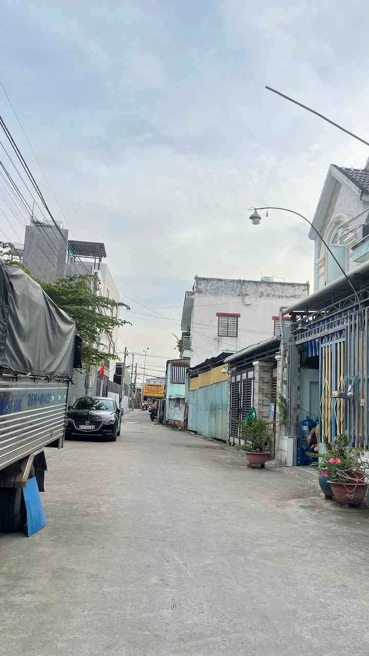 Đất nền liền kề Dĩ An 100m² giá 4.5 tỷ - Vị trí đắc địa, tiện ích đầy đủ!